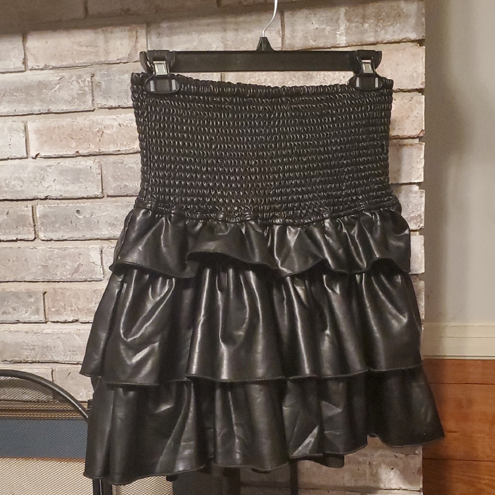 Hannah Banana Black Ruffled Skirt